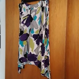 Asymmetrical hemline skirt